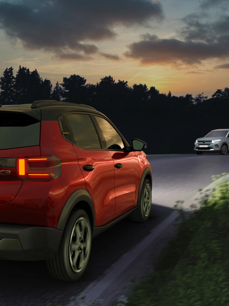Vue arrière de nuit Citroën C3 les phares automatiques pour mobilité plus sûre, plus sereine, abordable.