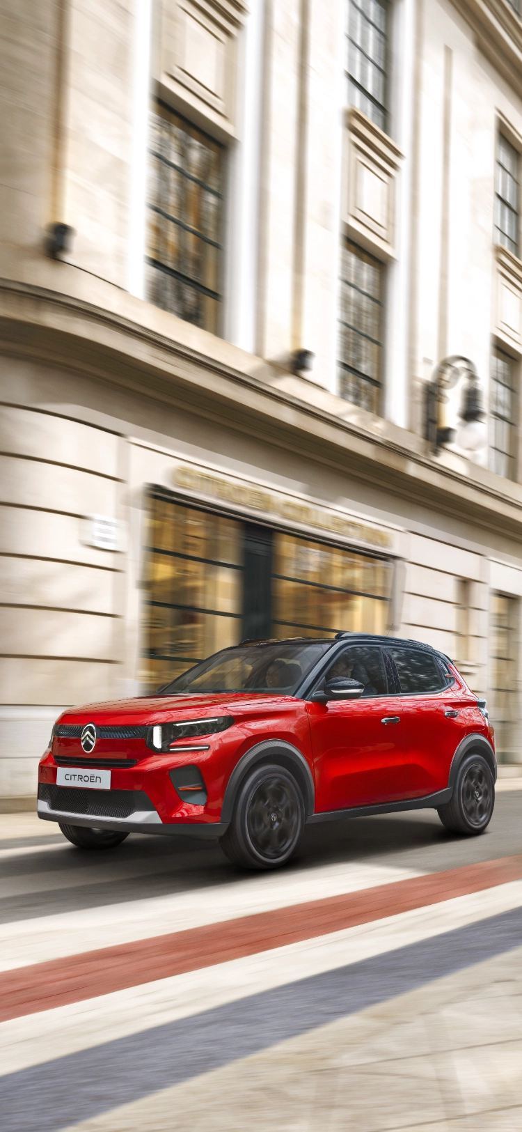 Vue de trois quarts avant du SUV compact Citroën C3, mettant en avant son design moderne pour une mobilité quotidienne sûre, efficace et abordable.