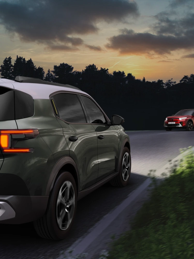 Vue de nuit de Citroën C3 Aircross les phares automatiques pour mobilité plus sûre, plus sereine, abordable.