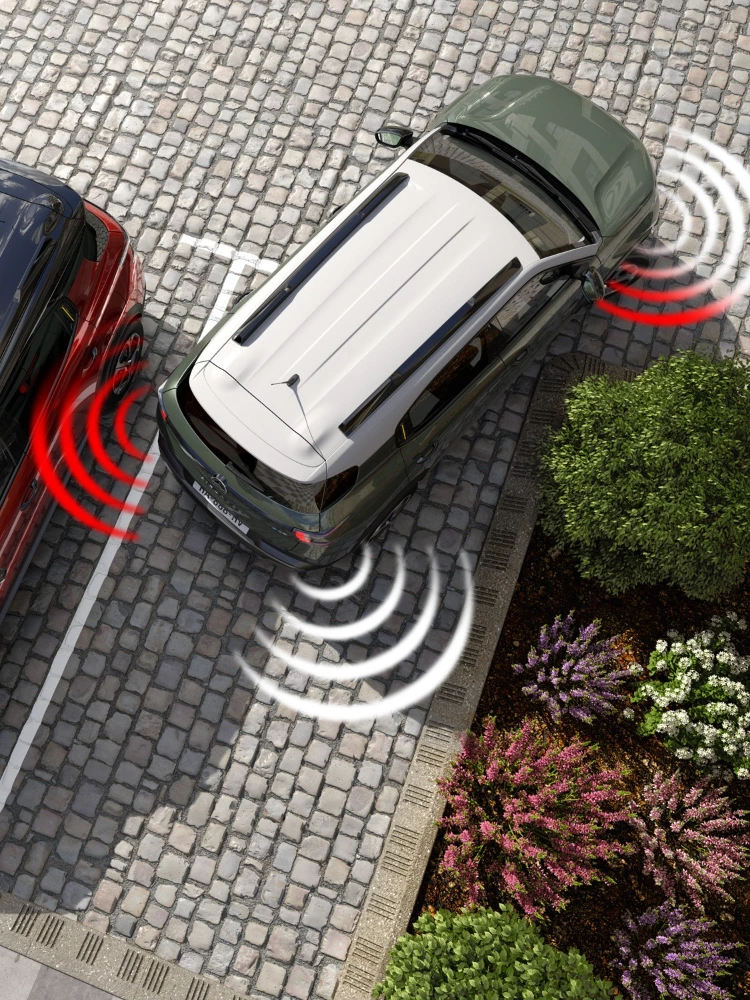 Vue aérienne stationnement de Citroën C3 Aircross illustrant la détection d'obstacles pour des manœuvres quotidiennes simples