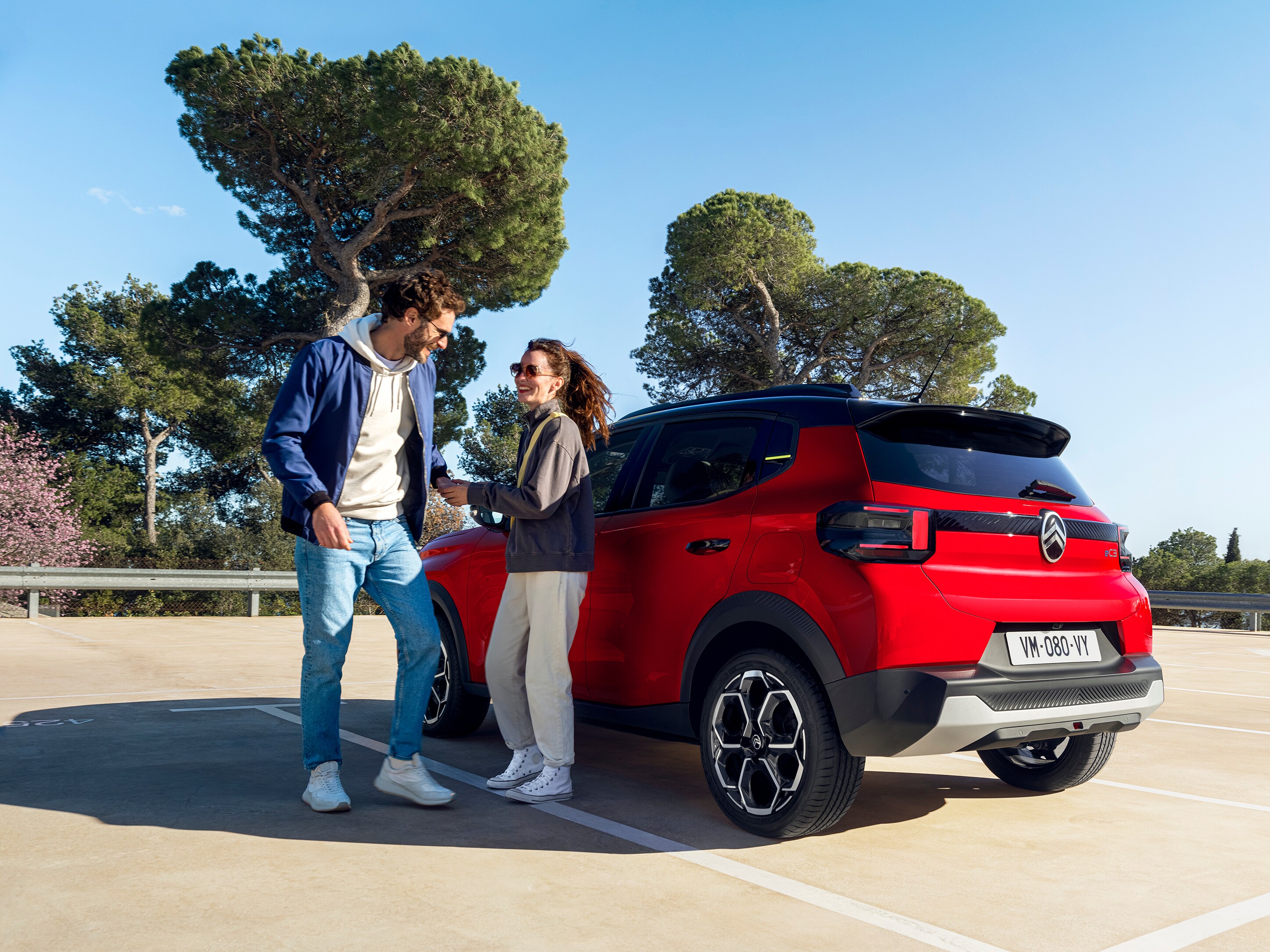 Vue 3/4 arrière de Citroën C3, son style pour mobilité détendue, abordable.