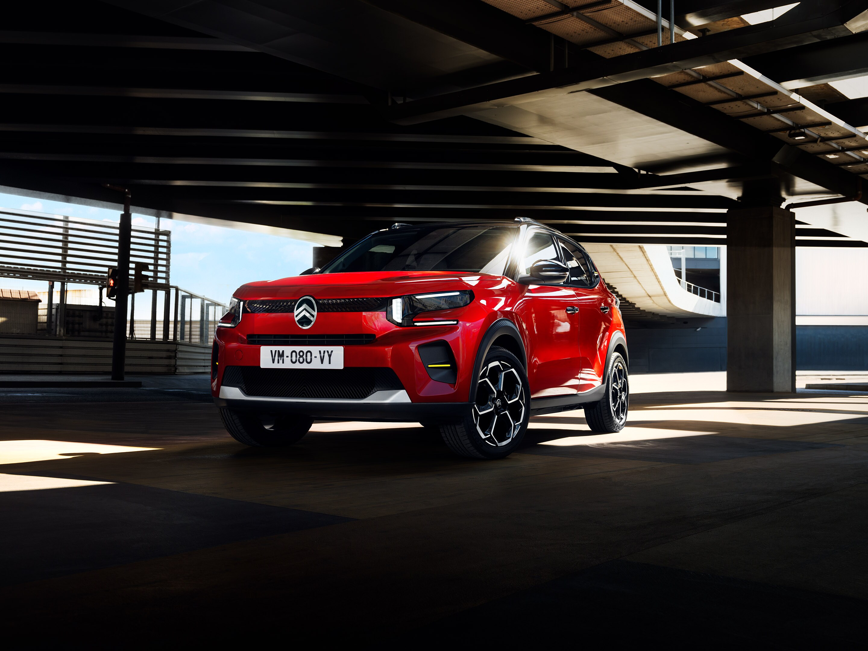 Vue 3/4 avant Citroën C3, un design audacieux pour mobilité sereine, abordable.
