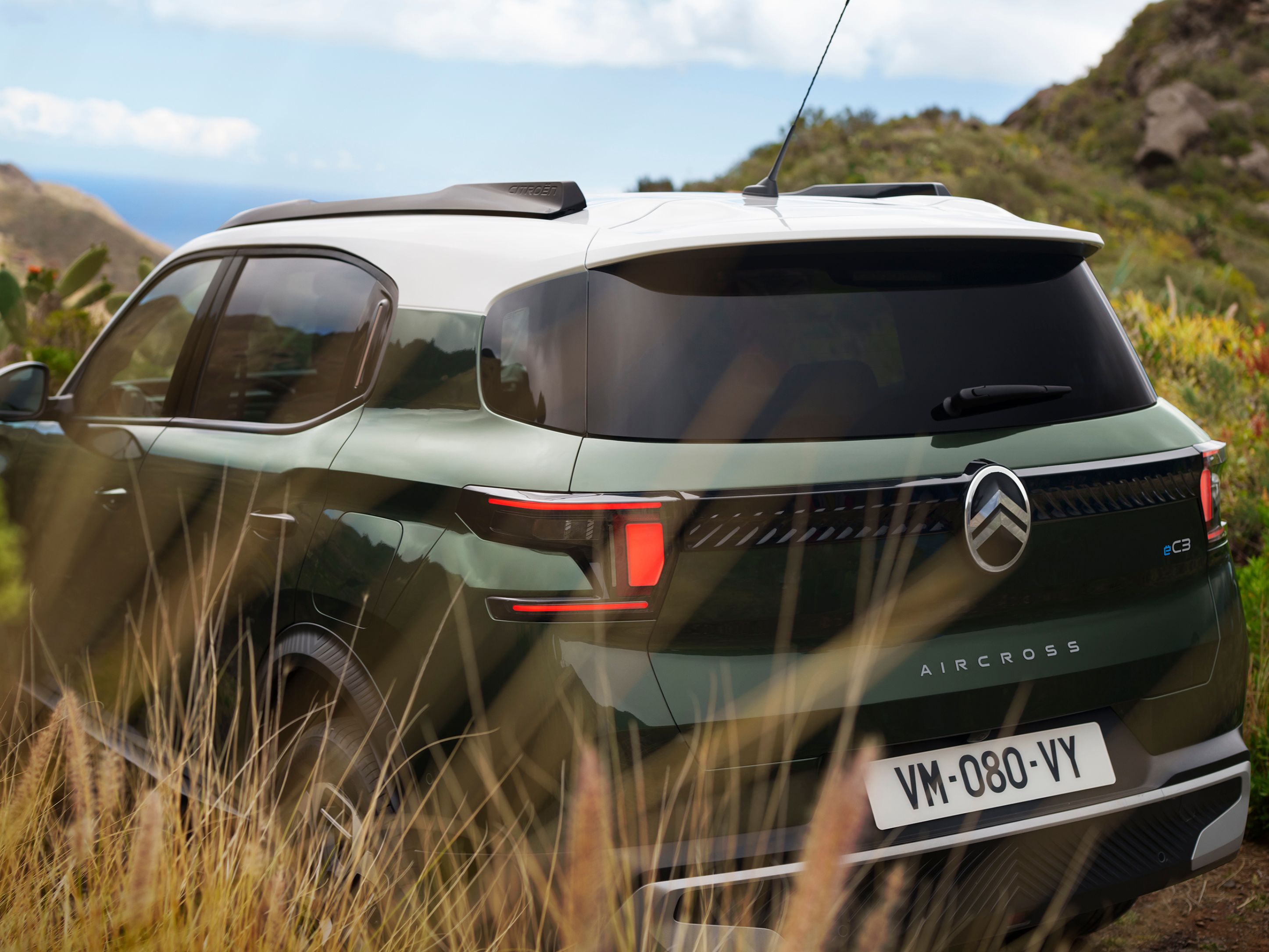 Vidéo de conduite en extérieur Citroën ë-C3 Aircross, son design et son confort polyvalent pour une mobilité sûre, abordable.