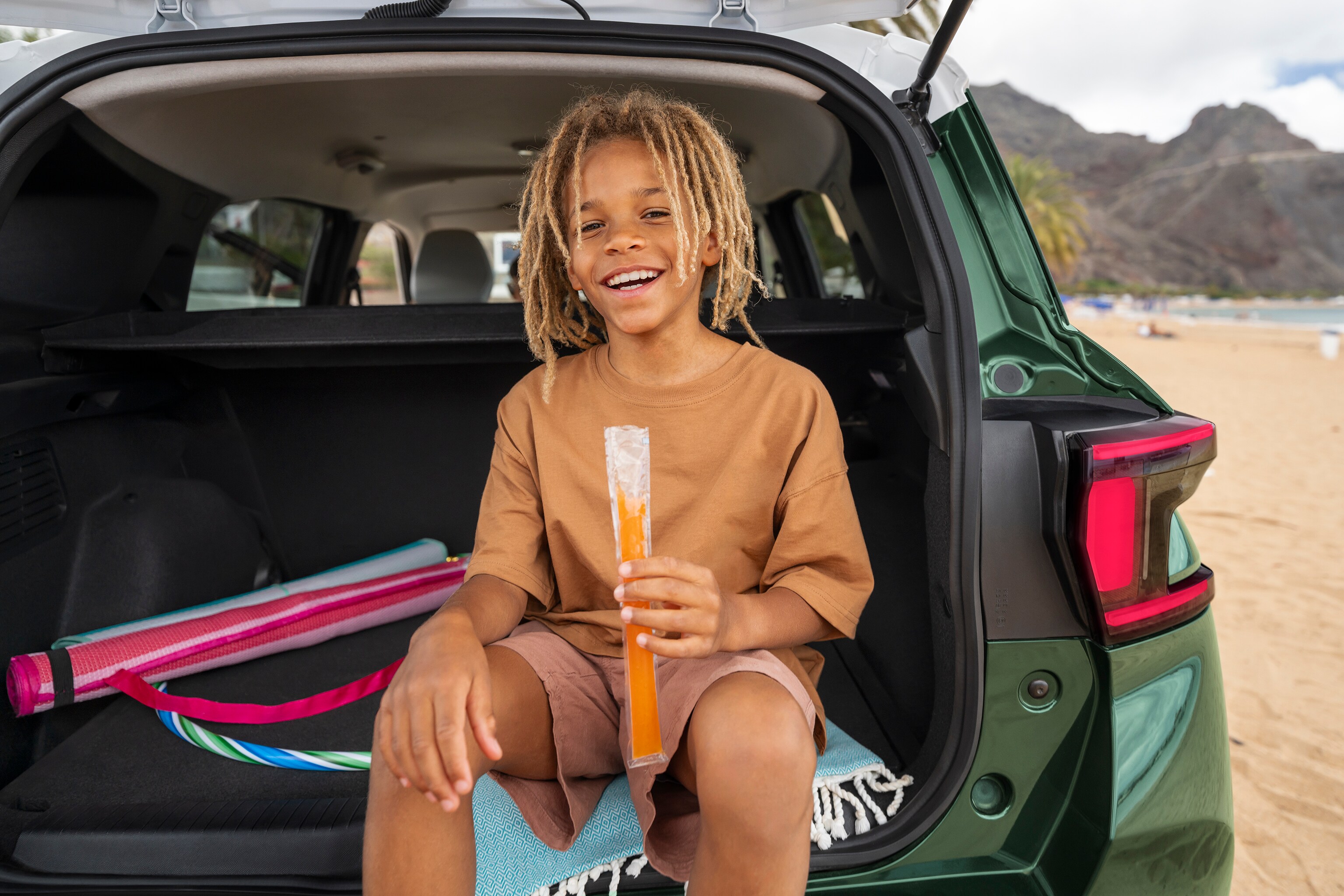 Vue arrière coffre de Citroën C3 Aircross, un espace de chargement spacieux pour mobilité familiale polyvalente, abordable.