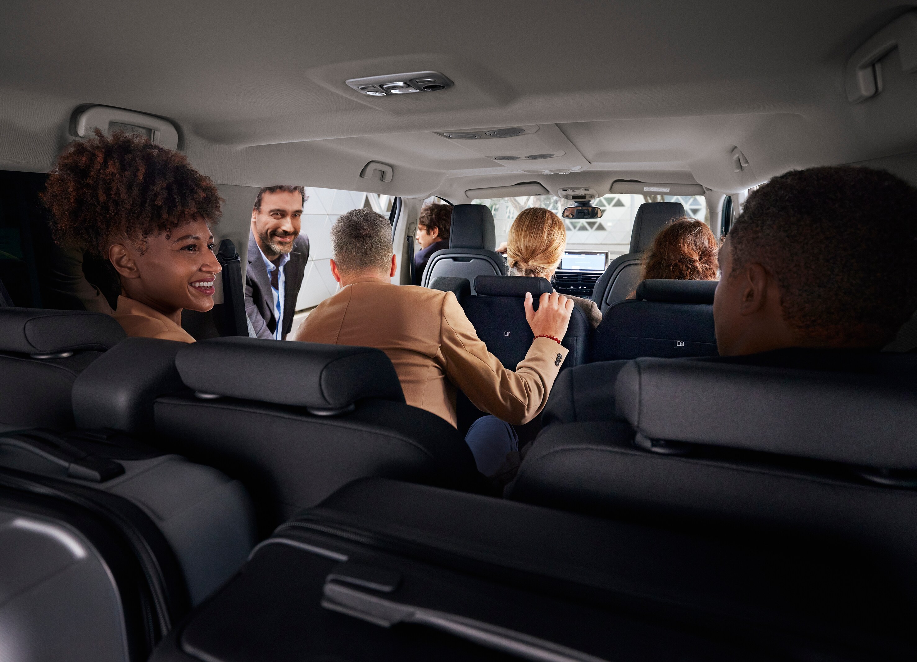 ë-spaceTourer interior view with people seating